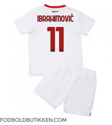 AC Milan Zlatan Ibrahimovic #11 Udebanetrøje Børn 2022-23 Kortærmet (+ Korte bukser)